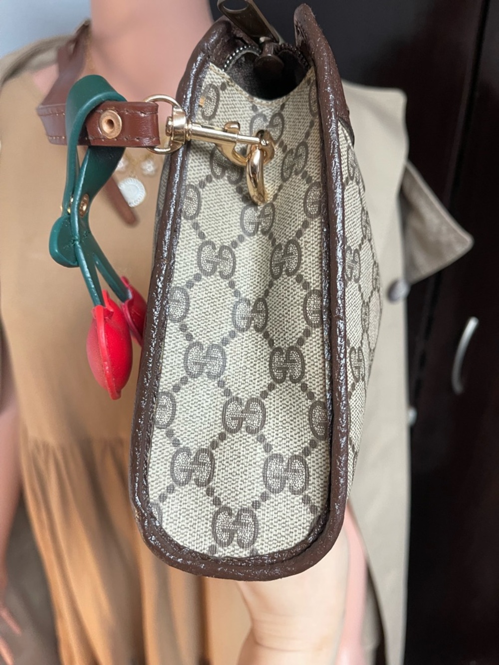 Authentic Gucci vintage Gucci GG canvas crossbody bag 97.01.037 - Picture 5 of 15